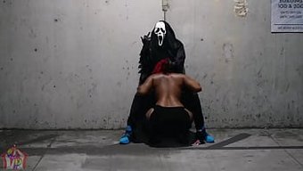 Sıcak Esmerin Tiyatro Gösteriminde Sikişini Izleyin