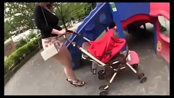 Yetişkin Filminde Kimliği Belirsiz Japon Kadın