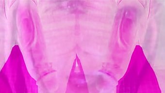 Transseksüel Bir Güzellik, Büyük Ve Sulu Penislere Sahip Iki Siyah Adamı Emmeni Sağlıyor.