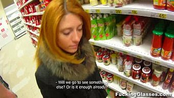 Aşk Dolu Karısı Renata, Sulu Bir Sakso Çekiyor Ve Külotla Beceriliyor