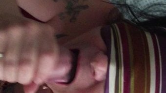 Gözleri Bağlı Hizmetçi, Büyük Üyeye Boyun Eğiyor