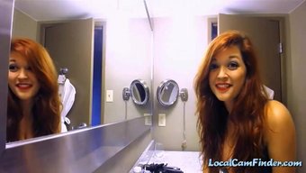 Tessa Fowler'In Doğal Büyük Göğüslerini Içeren Web Kamerası Şovu