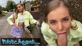 Ince Avrupalı Bebek, Halka Açık Alanda Büyük Bir Yarrağa Ihtiyaç Duyuyor