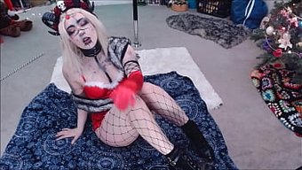 Alexa Kitten'In Tatil Kostümü Web Kamerasında Sergilendi