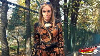 Alman Yetenek Izci, Moda Modeli Liza'Yı Anal Buluşma Için Ikna Ediyor