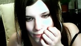 Yeni Kız Kusursuz Vücudunu Sergiliyor Ve Web Kamerasında Arka Ucunu Sergiliyor