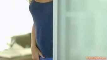 Trans Kadın Ve Güzel Esmerle Çıplak Seks