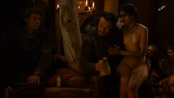 Güzel Fiziğe Ve Çekici Varlıklara Sahip Desi Güzeli