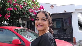 Genç Bir Komşunun Beklenmedik Isteği, Ispanyol Amatör Porno Filminde Sıcak Bir Karşılaşmaya Yol Açar.