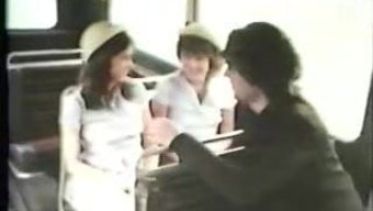 Londra Otobüsü Grafiti Makyajı Alıyor