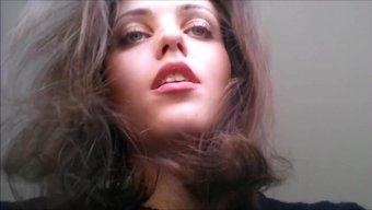 Bu Ev Yapımı Asmr Videosunda Samimi Ve Duygusal Sesler