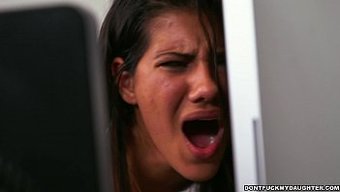 Genç Ofis Asistanıyla Işyerinde Stres Atma