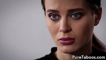 Üvey Kız, Üvey Babasına Oral Zevk Veriyor Ve Onunla Seks Yapıyor