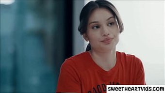 Lezbiyen Çift, Birbirleriyle Oral Zevki Keşfediyor