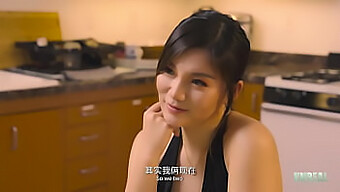 Iç Çamaşırıyla Kaplı Bebek, En Iyi Arkadaşının Kocasıyla Kirli Bir Şekilde Sevişiyor