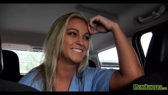 Gerçek Bir Puma, Genç Bir Erkekle Pislik Içinde Inliyor