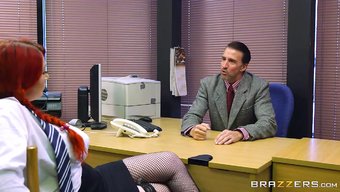 Tony De Sergio, Büyük Göğüslü Bebek Harmony Reigns'In Poposunu Ve Amını Genişletirken Izleyin