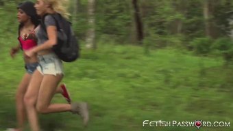 Genç Ve Baştan Çıkarıcı Holly Hendrix, Uzun Aletli Bir Erkek Tarafından Yüzüne Sikişiyor