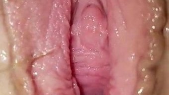 Yoğun Fisting Sonrası, Domuz Karısının Vajinası Büyük Bir Penisi Ağırlamak Için Geriliyor