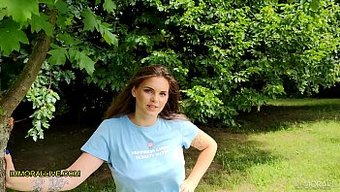 Büyük Göğüslü Genç Taylee Wood, Açık Bir Videoda Çift Penetrasyonun Tadını Çıkarıyor