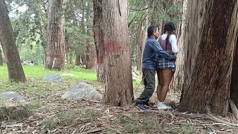 Bir Köylü, Genç Üniversiteli Kızı Sulu Tarlada Sikişledi.