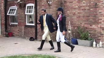 Doğal Göğüslere Sahip Olgun Avrupalı, Cowgirl Pozisyonunda Beceriliyor