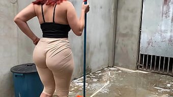 Dolgun Latin Hizmetçiyle Beklenmedik Karşılaşmam, Arzulu Arzularımı Ateşledi