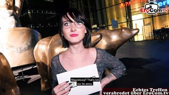 Alman Üniversiteli Kızın Ilk Cinsel Deneyiminin Pov Görünümü