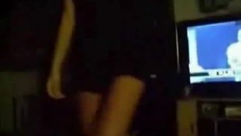 Webcam Modeli Parmaklanıyor Ve Zevkle Inliyor