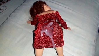 Büyük Popolu Çarpıcı Barbie, Boşalma Alıyor