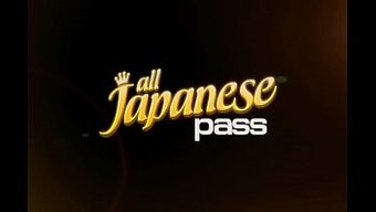 Sakurano, Olgun Bir Adam Için Bacaklarını Açıyor, Oral Seks Yapıyor Ve Japon Yetişkin Içeriğinde Ayak Oyununa Giriyor