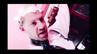 Ingiliz Milf Ve Arkadaşı Iç Çamaşırı Giymiş Üçlüye Dalıyorlar