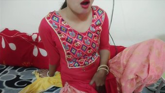 Hint Öğretmen Saara, Öğrencisini Gelecekteki Kız Arkadaşını Memnun Ederek Yönlendiriyor Ve Sıcak Bir Karşılaşmaya Yol Açıyor