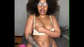 Holly M'Nin Solo Performansı, Adından Da Anlaşılacağı Gibi Ateşli.