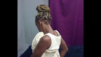 Siyah Örgülü Orospu, Sarı Elbiseli Maskeli Adamın Aletine Binip Zevkin Dibine Vuruyor.