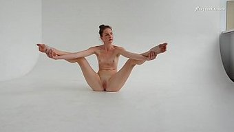 Alla Sinichka'Nın Doğal Güzelliği Sergileniyor