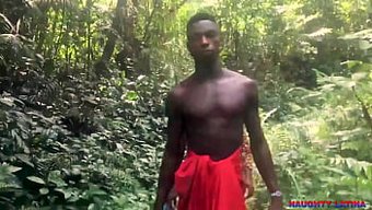 Köy Kutlaması, Yerel Erkek Arkadaşının Misyoner Seks Ve Boşalma Ile Sona Eriyor