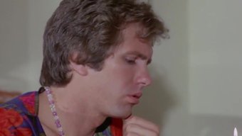 Tüylü Genç Jennifer Welles Sert Seksin Tadını Çıkarıyor