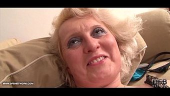 Fransız Büyükanne, Sert Irklararası Eylemde Siyah Bir Erkekten Derin Bir Boğaz Alıyor