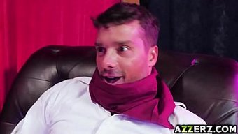 Latin Milf Mercedes Carrera, Anal Seks Öncesi Baştan Çıkarıcı Bir Şekilde Dans Ediyor