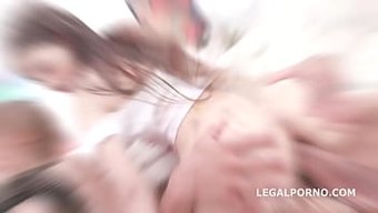 Iki Çarpıcı Sarışın Sert Anal Oyunlara Ve Fistinge Dalar