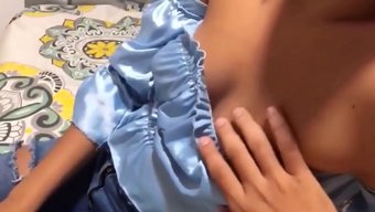 Parkta Büyük Kıçlı Ve Küçük Memeli Bir Kadın, Para Için Bir Motelde Seks Yapıyor.