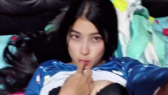 Porno Izlerken Yakalandı, Üvey Abisi De Ona Orgazma Ulaşmasında Ve Içine Boşalmasına Yardım Etti.