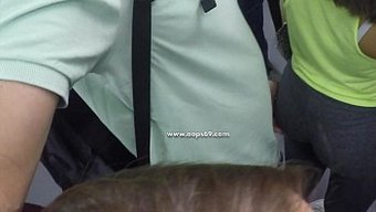 Halka Açık Tren Voyeurizmi, Samimi Bir Karşılaşmaya Yol Açıyor