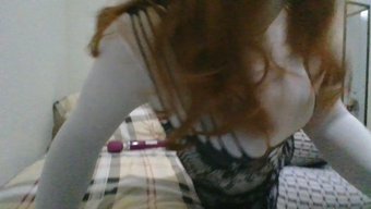 Zentai Kıyafetiyle Beyaz Giyimli Bir Bebek Içeren Ev Yapımı Porno Videosu