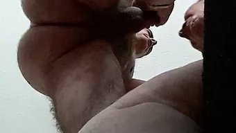 Sevgi Dolu Büyükanne Kendini Tatmin Etmekten Keyif Alıyor