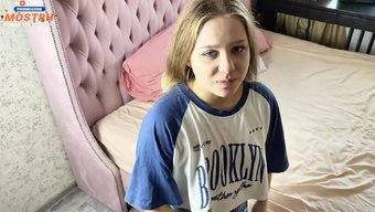 Kurallara Uymak Için Polis Memuru Gibi Davranan Bir Adam.