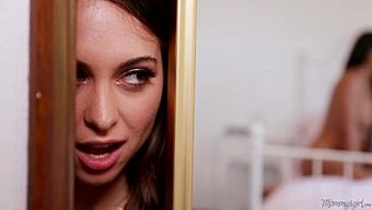 Goldie Ve Mercedes Carrera, Tutkulu Milf-On-Younger Kız Buluşmasında