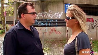 Alman Olgun Çiftin Retro Pornoda Hızlı Aldatma Tecavüzü