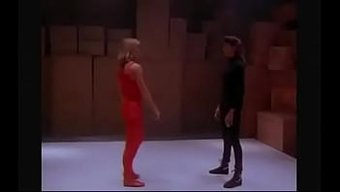 Güreş Ve Duygusallık Corinna Everson'In Yetişkin Videosunda Buluşuyor